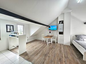 Immobilienangebot - Neuss - Alle - Möblierte 1-Zimmer- Dachgeschosswohnung zur Miete in Neuss