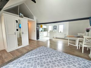 Immobilienangebot - Neuss - Alle - Möblierte 1-Zimmer- Dachgeschosswohnung zur Miete in Neuss