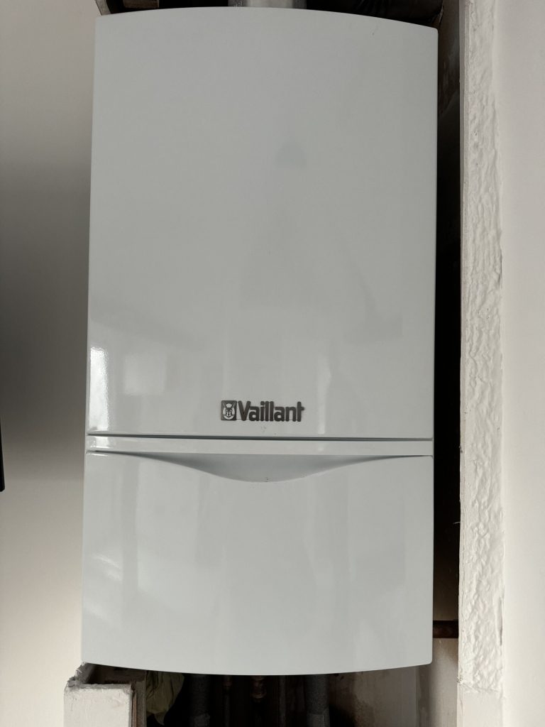 Immobilienangebot - Neuss - Alle - Möblierte 1-Zimmer- Dachgeschosswohnung zur Miete in Neuss