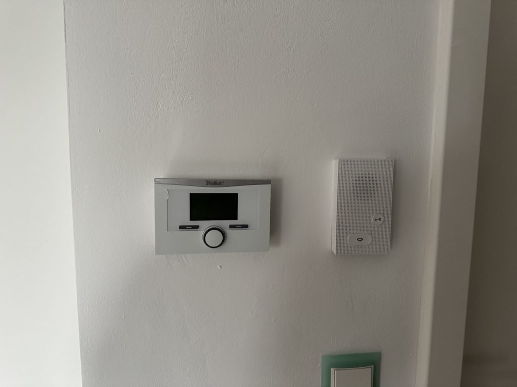 Immobilienangebot - Neuss - Alle - Möblierte 1-Zimmer- Dachgeschosswohnung zur Miete in Neuss