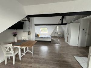 Immobilienangebot - Neuss - Alle - Möblierte 1-Zimmer- Dachgeschosswohnung zur Miete in Neuss