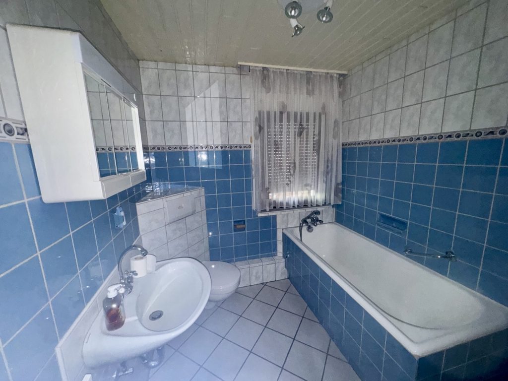 Immobilienangebot - Molzhain - Alle - Wohnhaushälfte mit Studio und Gartenhaus