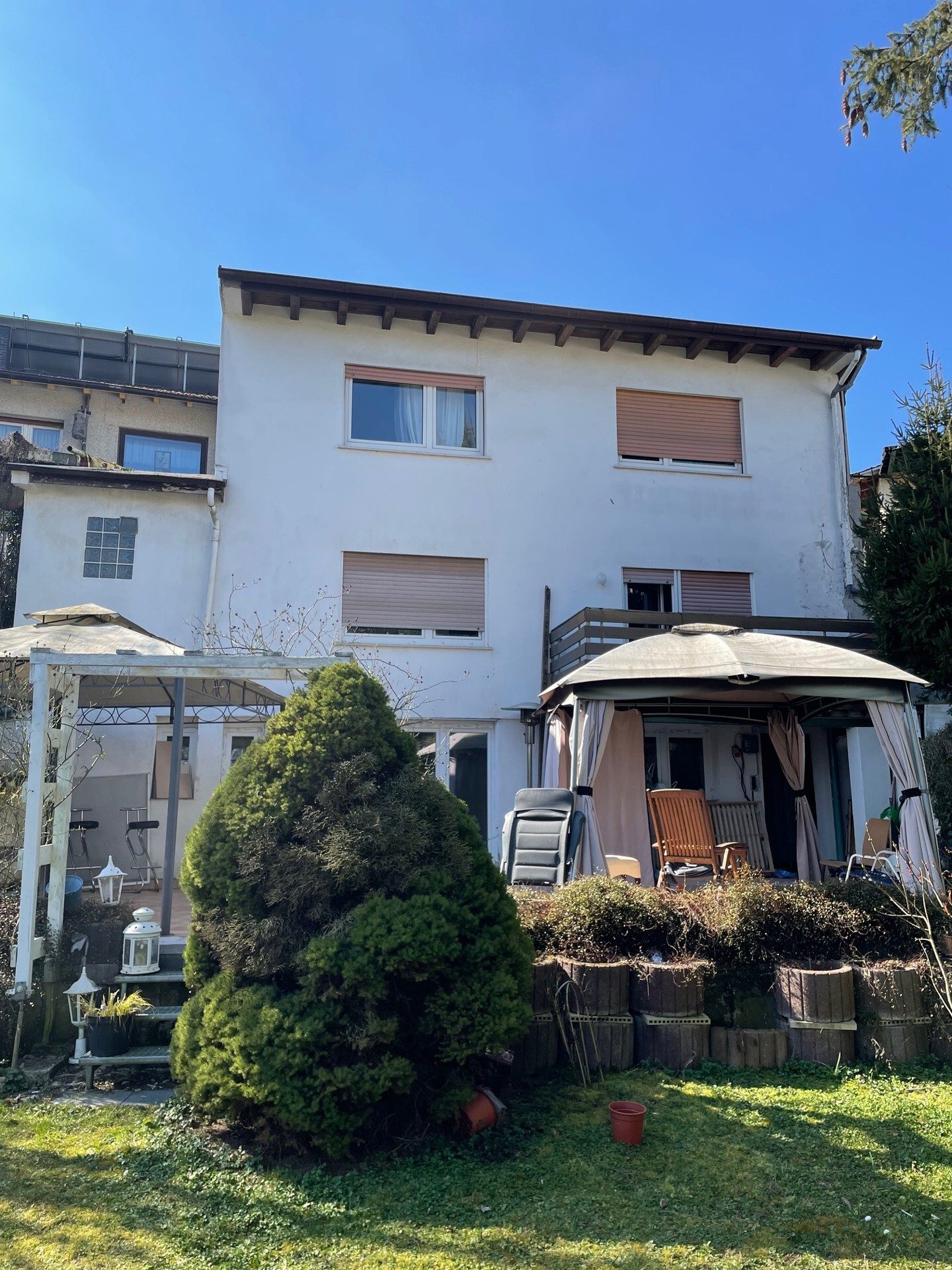 Immobilienangebot - Friedberg - Alle - Investieren mit Weitblick: 3 vermietete Wohneinheiten plus Nachbarhaus im Angebot in FB-Fauerbach