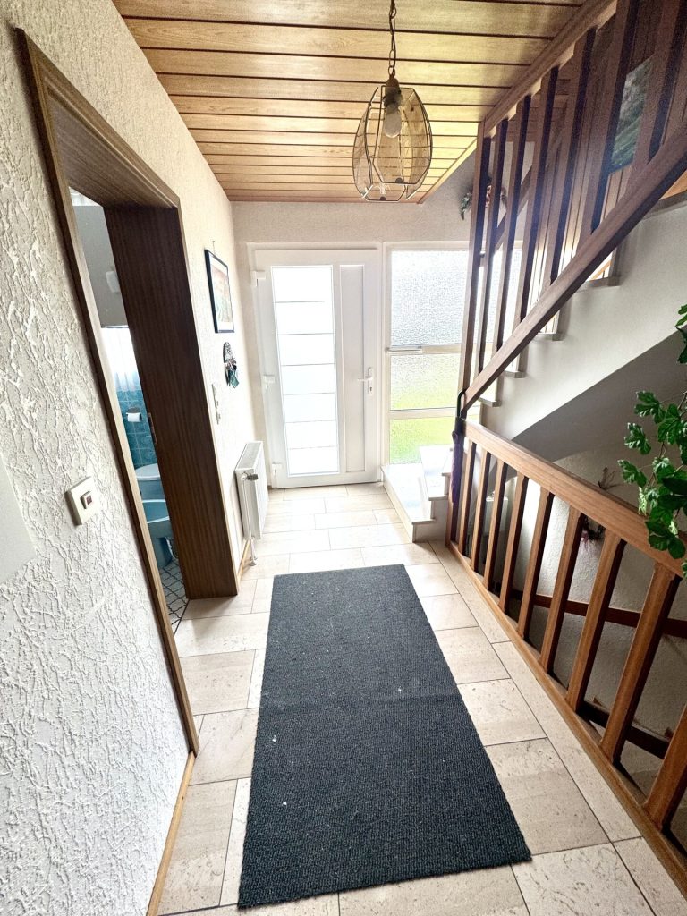 Immobilienangebot - Mörlen - Alle - 170qm Wfl. + Dachgeschoss, mit Einliegerwohnung und Garage