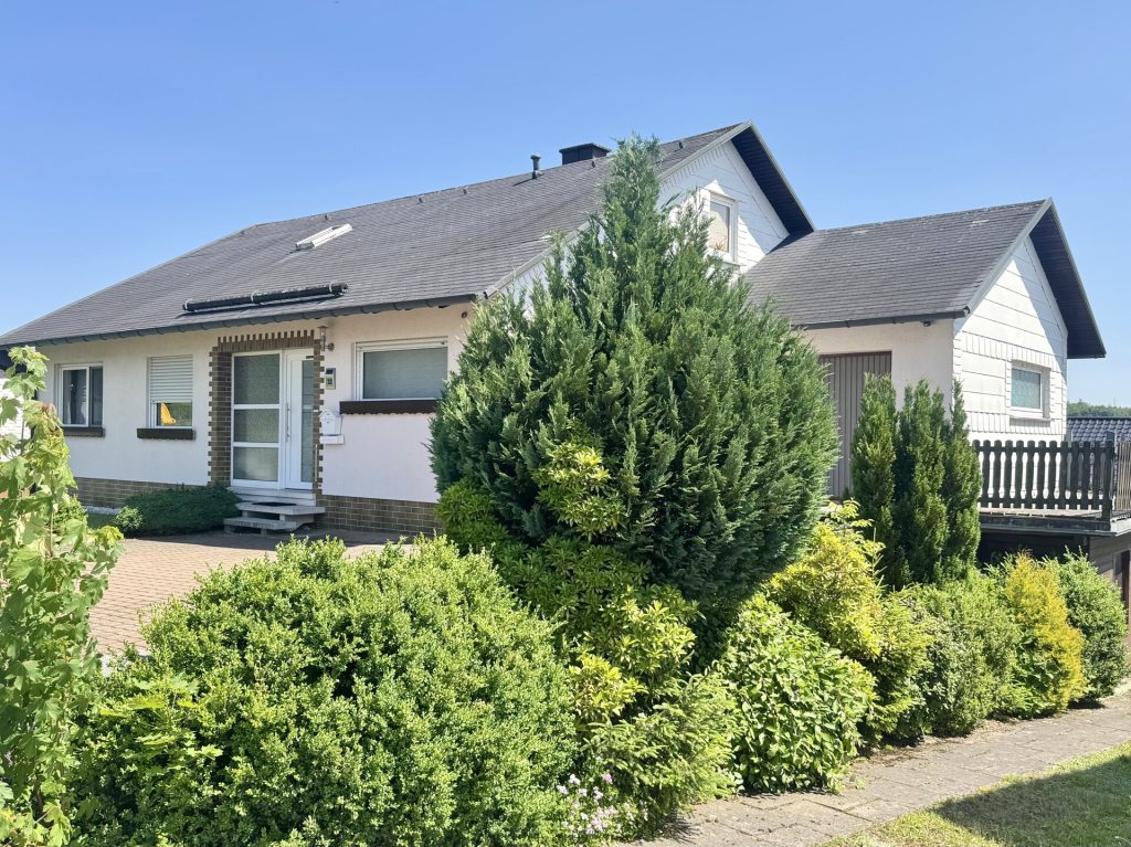 Immobilienangebot - Mörlen - Alle - 170qm Wfl. + Dachgeschoss, mit Einliegerwohnung und Garage