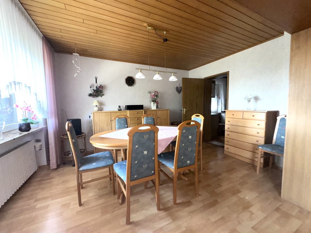 Immobilienangebot - Mörlen - Alle - 170qm Wfl. + Dachgeschoss, mit Einliegerwohnung und Garage