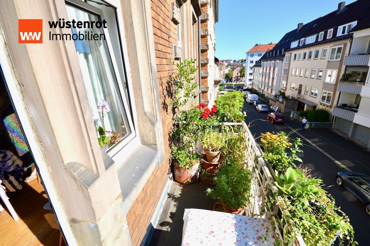 Immobilienangebot - Kassel - Alle - Nur zur längerfristigen Anlage: Altbauwohnung mit 2 Balkonen und Garage in stilvollem Gründerzeithaus
