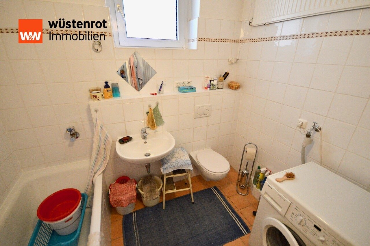 Immobilienangebot - Kassel - Alle - Nur zur längerfristigen Anlage: Altbauwohnung mit 2 Balkonen und Garage in stilvollem Gründerzeithaus