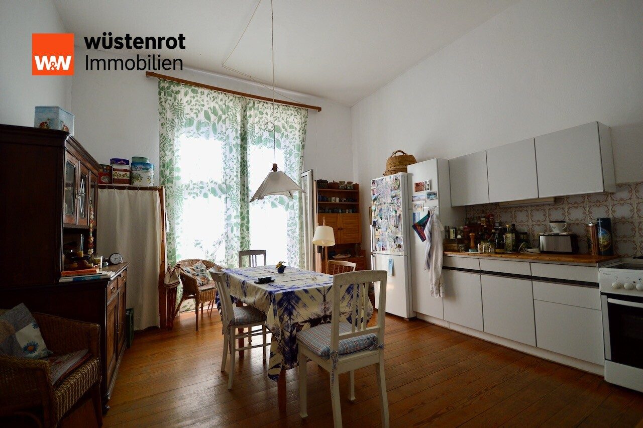 Immobilienangebot - Kassel - Alle - Nur zur längerfristigen Anlage: Altbauwohnung mit 2 Balkonen und Garage in stilvollem Gründerzeithaus