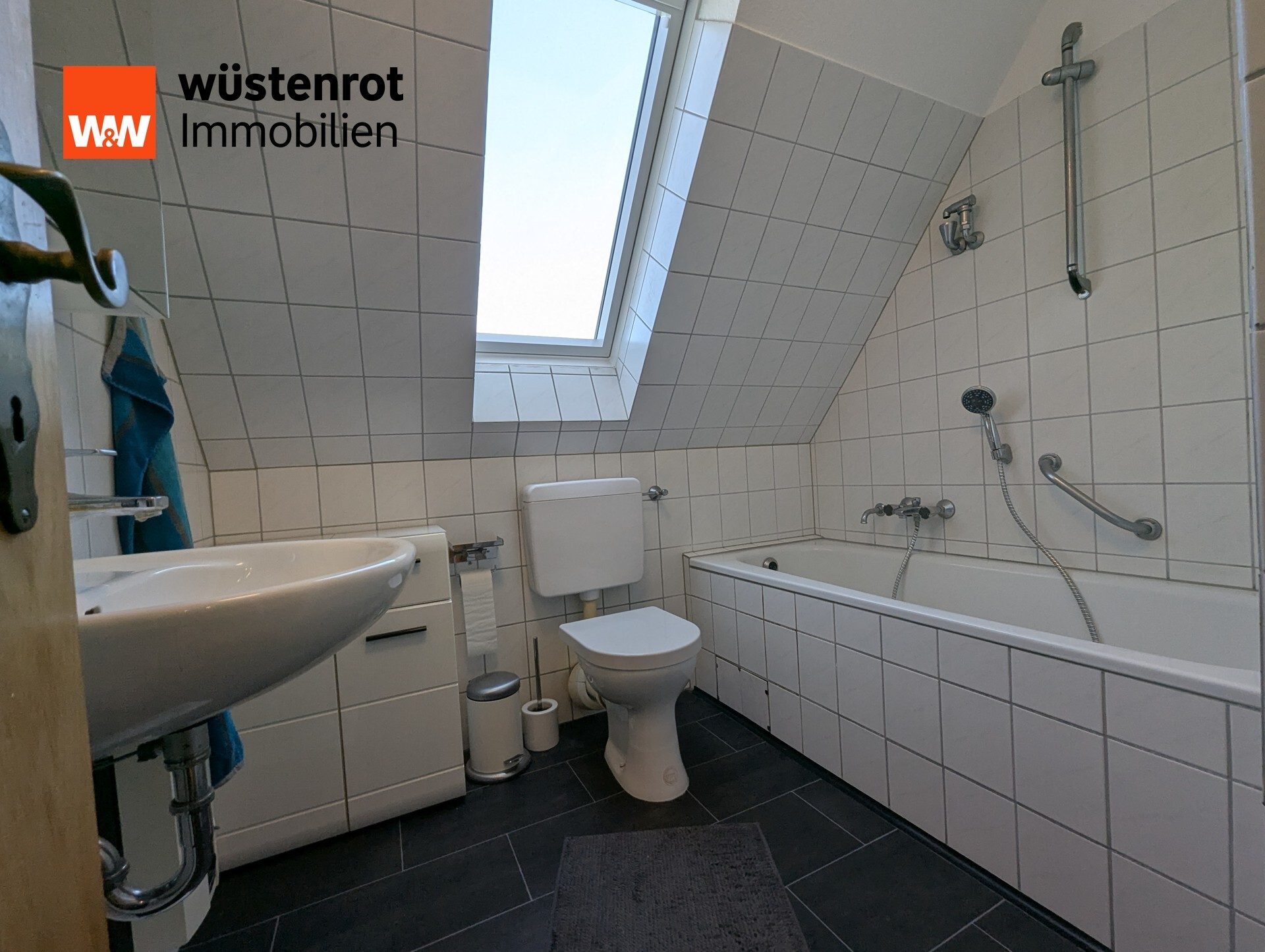 Immobilienangebot - Castrop-Rauxel - Alle - Moderne Dachgeschosswohnung mit großem Garten – ab 01.07.2026 frei zur Eigennutzung oder als Kapitalanlage!