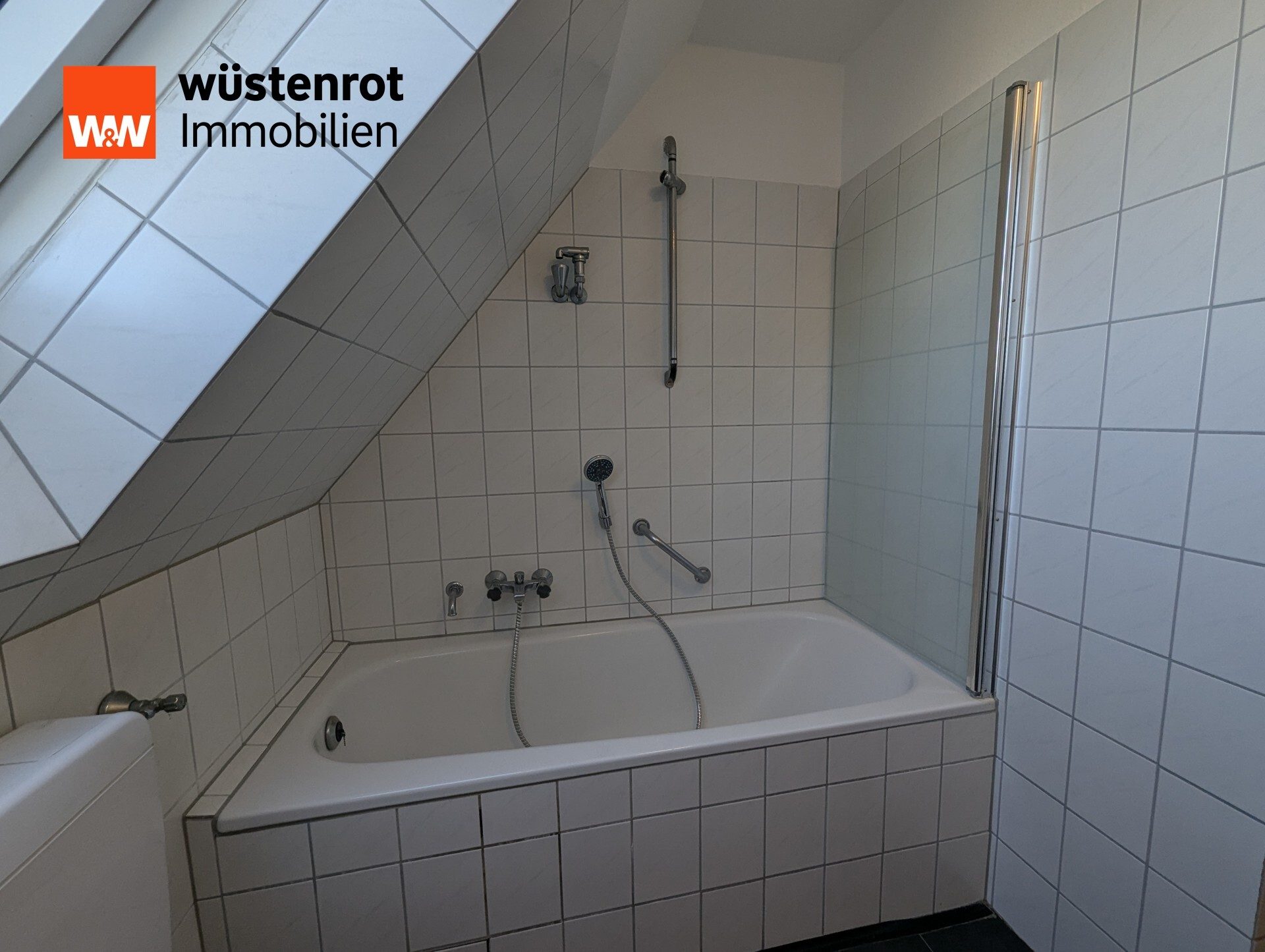 Immobilienangebot - Castrop-Rauxel - Alle - Moderne Dachgeschosswohnung mit großem Garten – ab 01.07.2026 frei zur Eigennutzung oder als Kapitalanlage!