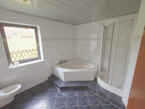 Immobilienangebot - Scheibenberg / Oberscheibe - Alle - Einfamilien haus mit Einliegerwohnung in Scheibenberg mit großem Grundstück in naturnaher Wohnlage.