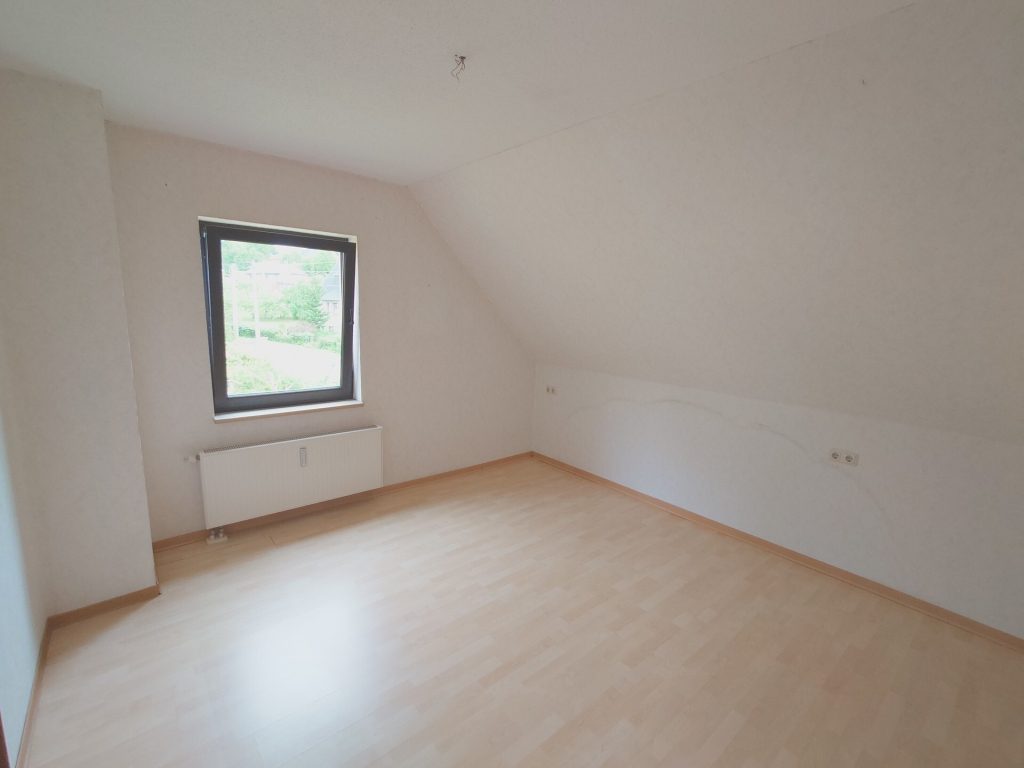 Immobilienangebot - Scheibenberg / Oberscheibe - Alle - Einfamilien haus mit Einliegerwohnung in Scheibenberg mit großem Grundstück in naturnaher Wohnlage.