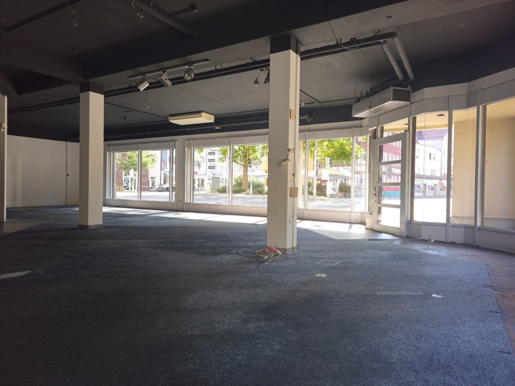 Immobilienangebot - Reutlingen - Alle - Im Mittelpunkt! 
Der Perfekte Standort für Ihr Gewerbe auf ca. 339 qm!