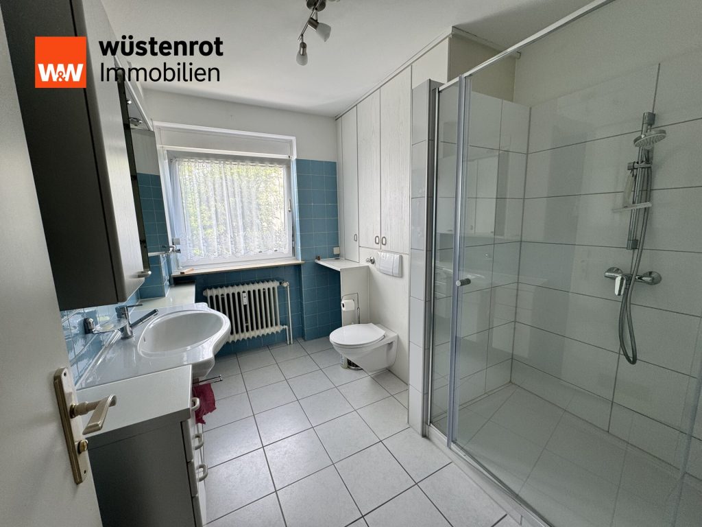 Immobilienangebot - Bad Homburg vor der Höhe / Gonzenheim - Alle - +++BAD HOMBURG: GEPFLEGTE 3 ZIMMER WOHNUNG IM 5. OG MIT BALKON UND BLICK+++