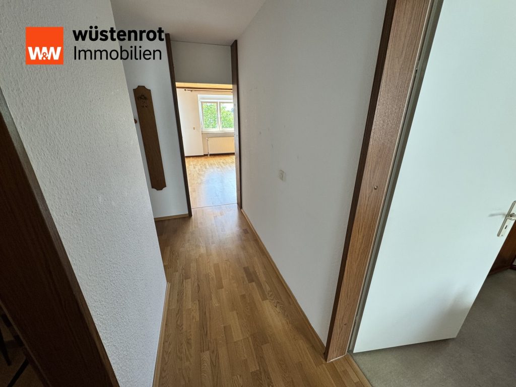 Immobilienangebot - Bad Homburg vor der Höhe / Gonzenheim - Alle - +++BAD HOMBURG: GEPFLEGTE 3 ZIMMER WOHNUNG IM 5. OG MIT BALKON UND BLICK+++