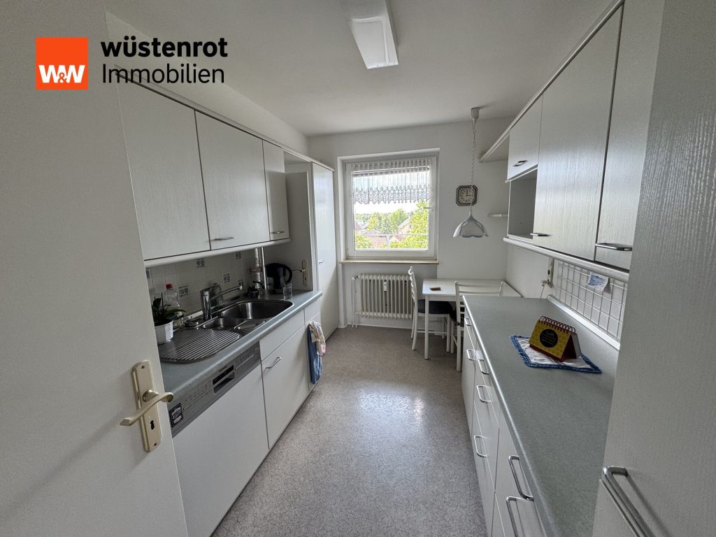Immobilienangebot - Bad Homburg vor der Höhe / Gonzenheim - Alle - +++BAD HOMBURG: GEPFLEGTE 3 ZIMMER WOHNUNG IM 5. OG MIT BALKON UND BLICK+++