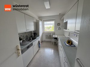 Immobilienangebot - Bad Homburg vor der Höhe / Gonzenheim - Alle - +++BAD HOMBURG: GEPFLEGTE 3 ZIMMER WOHNUNG IM 5. OG MIT BALKON UND BLICK+++