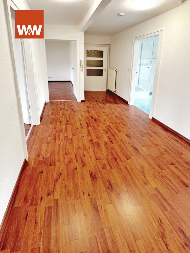 Immobilienangebot - Bad Orb - Alle - Waschen, legen, föhnen, WOHNEN! Bad Orbs Innenstadtmittelpunkt mit drei Einheiten und gut vermietet!