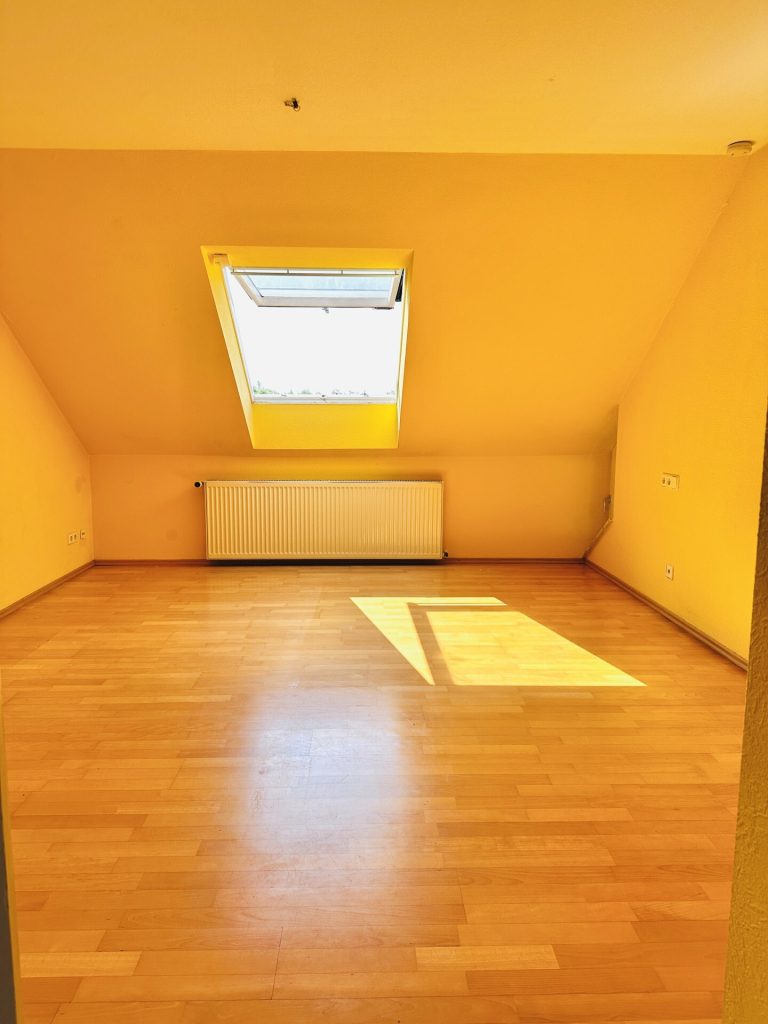 Immobilienangebot - Karlsruhe / Knielingen - Alle - 3,5 Zimmer DG-Wohnung mit Panoramablick