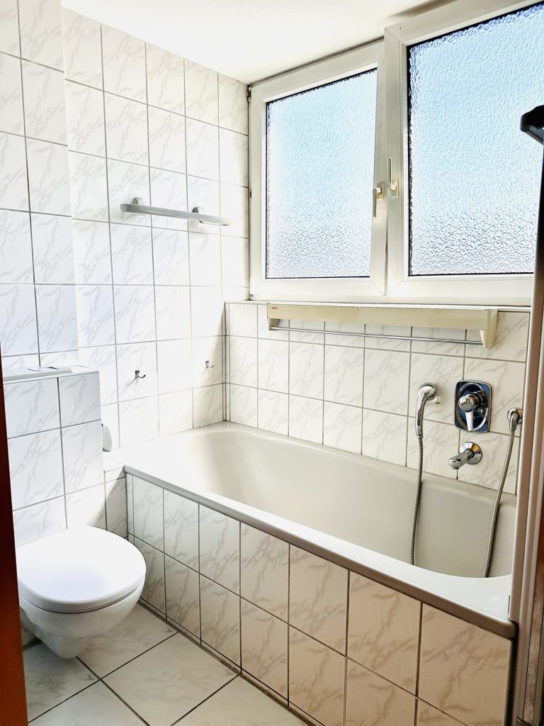 Immobilienangebot - Karlsruhe / Knielingen - Alle - 3,5 Zimmer DG-Wohnung mit Panoramablick