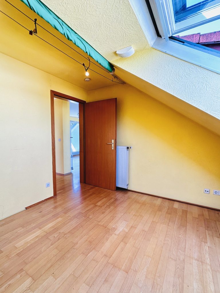 Immobilienangebot - Karlsruhe / Knielingen - Alle - 3,5 Zimmer DG-Wohnung mit Panoramablick