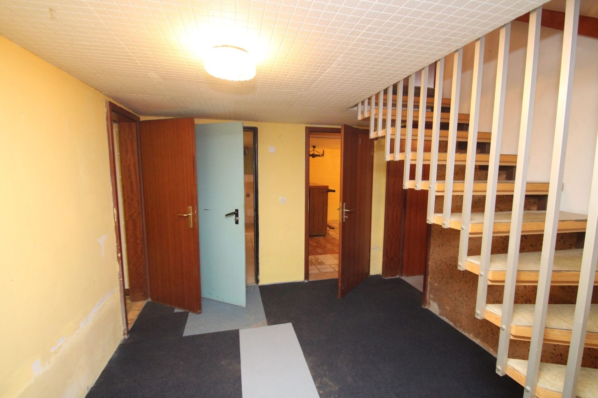 Immobilienangebot - Bielefeld - Alle - VERKAUFT: Mit 3D: Endlich Zuhause! Großzügige Familienidylle - riesen Gartenparadies mit zahlreichen Obstbäumen.