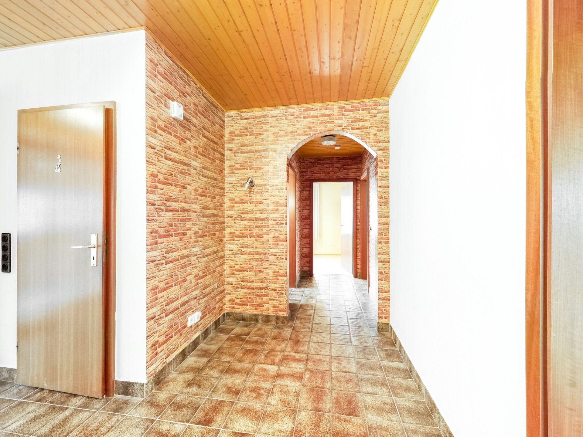 Immobilienangebot - Bielefeld - Alle - VERKAUFT: Mit 3D: Endlich Zuhause! Großzügige Familienidylle - riesen Gartenparadies mit zahlreichen Obstbäumen.