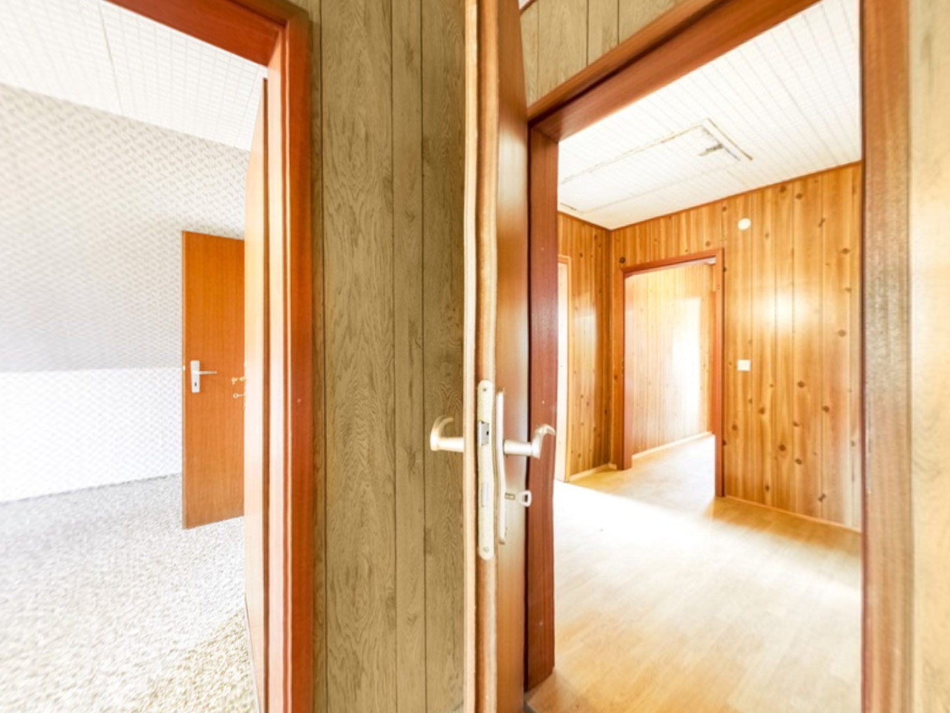 Immobilienangebot - Bielefeld - Alle - VERKAUFT: Mit 3D: Endlich Zuhause! Großzügige Familienidylle - riesen Gartenparadies mit zahlreichen Obstbäumen.
