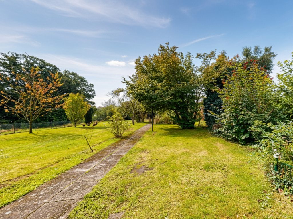 Immobilienangebot - Bielefeld - Alle - VERKAUFT: Mit 3D: Endlich Zuhause! Großzügige Familienidylle - riesen Gartenparadies mit zahlreichen Obstbäumen.