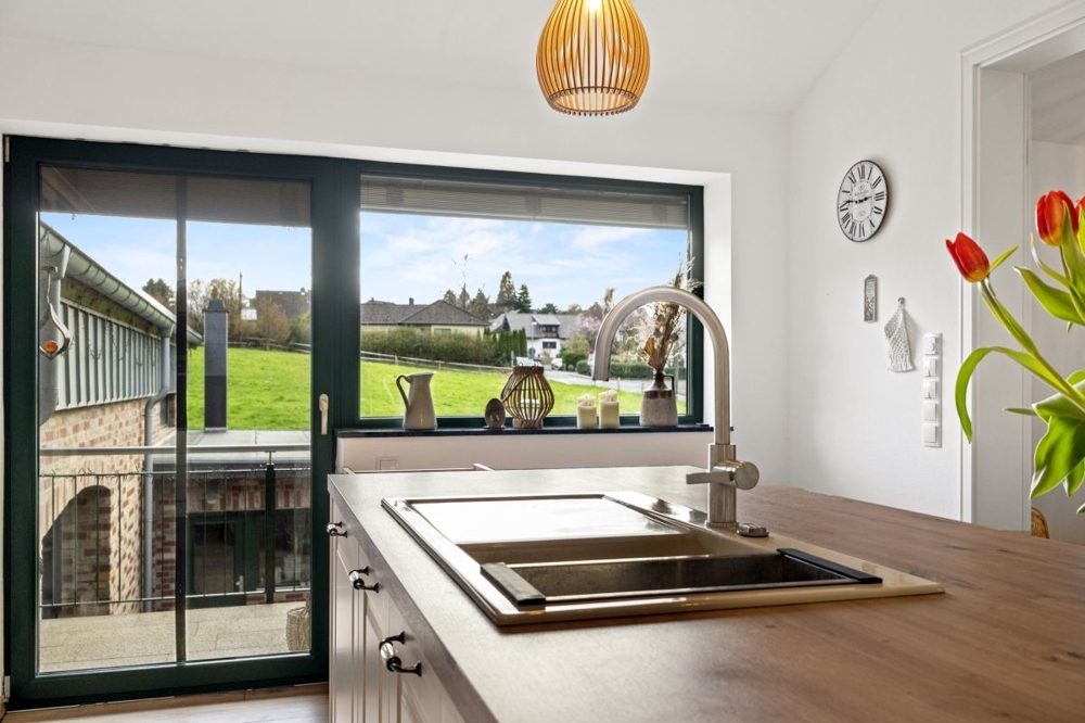 Immobilienangebot - Königswinter - Alle - Nachhaltiges Anwesen mit top Energiewerten, Reitanlage und Platz für mehrere Generationen!