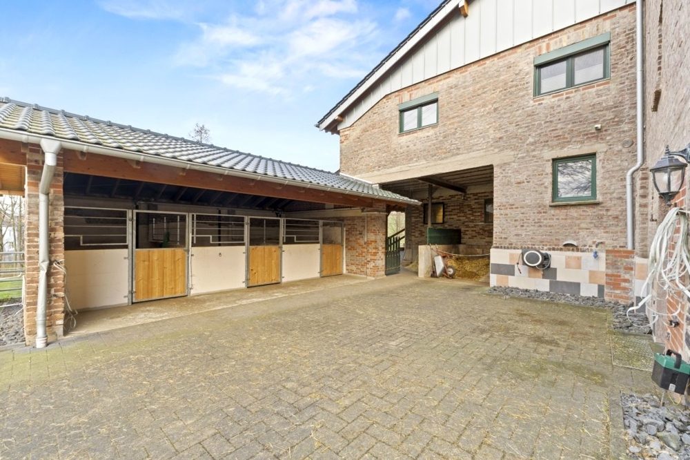 Immobilienangebot - Königswinter - Alle - Nachhaltiges Anwesen mit top Energiewerten, Reitanlage und Platz für mehrere Generationen!