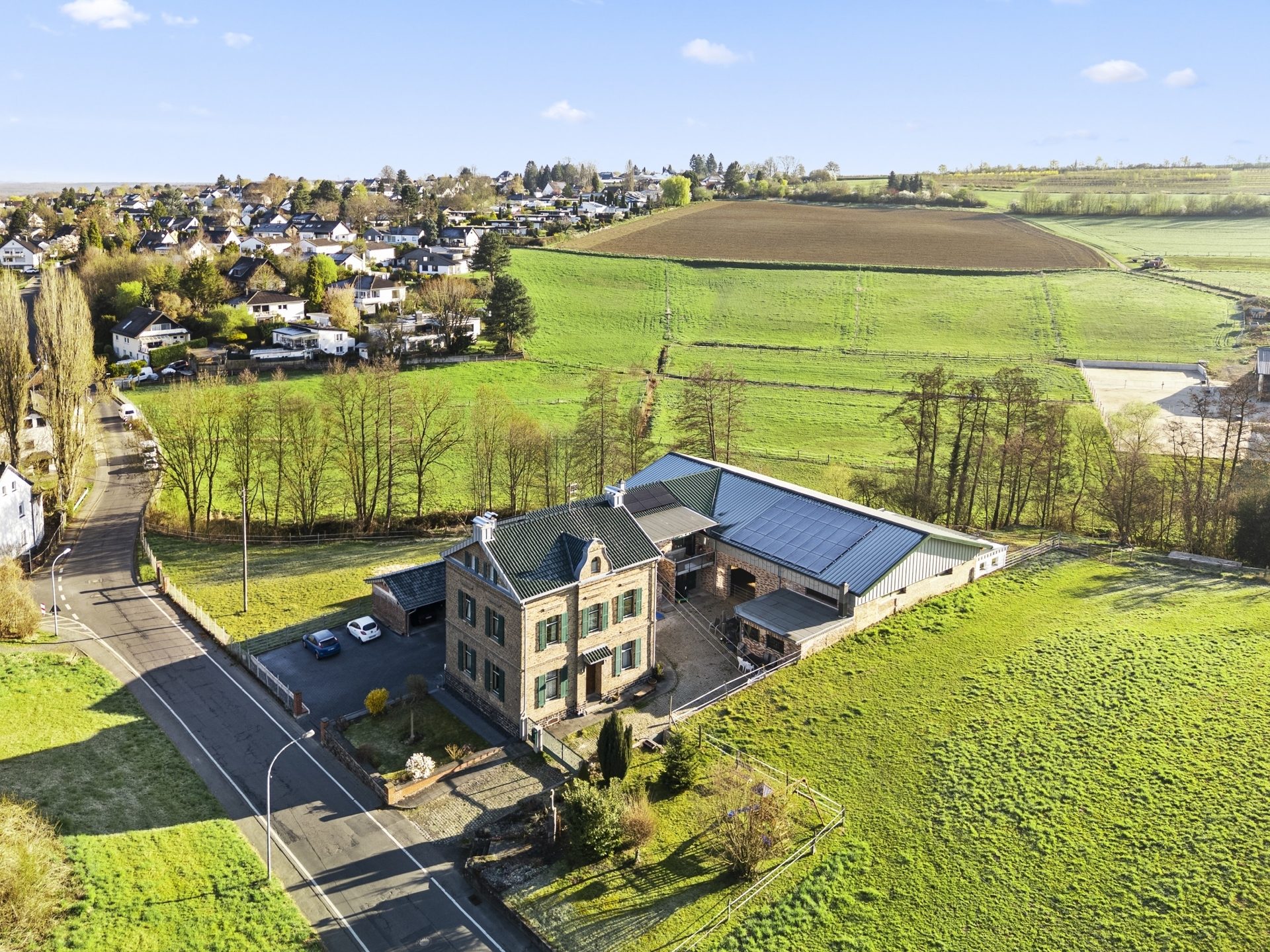 Immobilienangebot - Königswinter - Alle - Nachhaltiges Anwesen mit top Energiewerten, Reitanlage und Platz für mehrere Generationen!