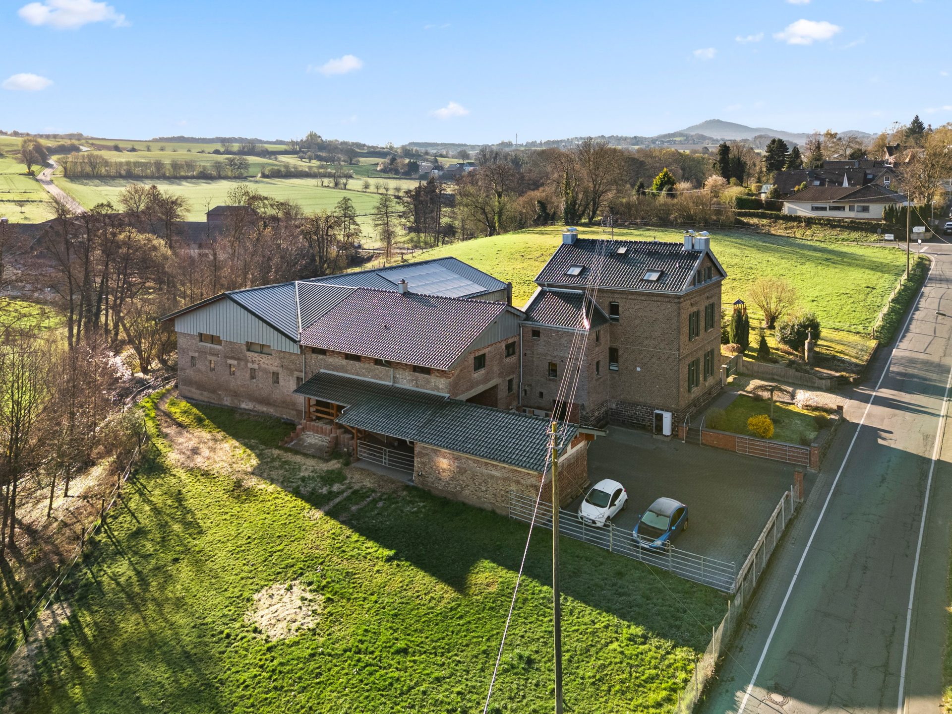 Immobilienangebot - Königswinter - Alle - Nachhaltiges Anwesen mit top Energiewerten, Reitanlage und Platz für mehrere Generationen!