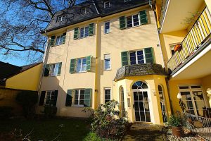 Immobilienangebot - Königswinter - Alle - Top Lage - Direkter Rheinblick: Zwei Zimmer mit Balkon, Stellplatz und Garage. Sofort beziehbar!