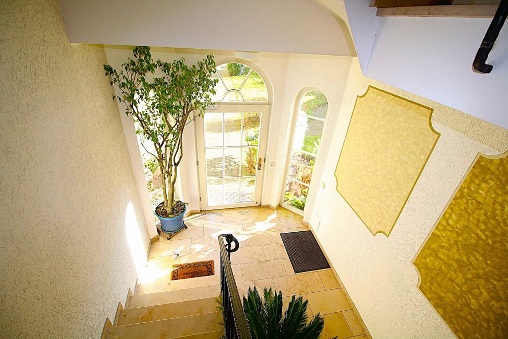 Immobilienangebot - Königswinter - Alle - Top Lage - Direkter Rheinblick: Zwei Zimmer mit Balkon, Stellplatz und Garage. Sofort beziehbar!