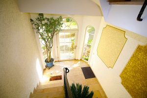 Immobilienangebot - Königswinter - Alle - Top Lage - Direkter Rheinblick: Zwei Zimmer mit Balkon, Stellplatz und Garage. Sofort beziehbar!