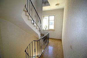 Immobilienangebot - Königswinter - Alle - Top Lage - Direkter Rheinblick: Zwei Zimmer mit Balkon, Stellplatz und Garage. Sofort beziehbar!