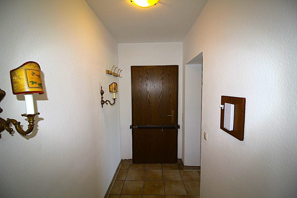 Immobilienangebot - Königswinter - Alle - Top Lage - Direkter Rheinblick: Zwei Zimmer mit Balkon, Stellplatz und Garage. Sofort beziehbar!