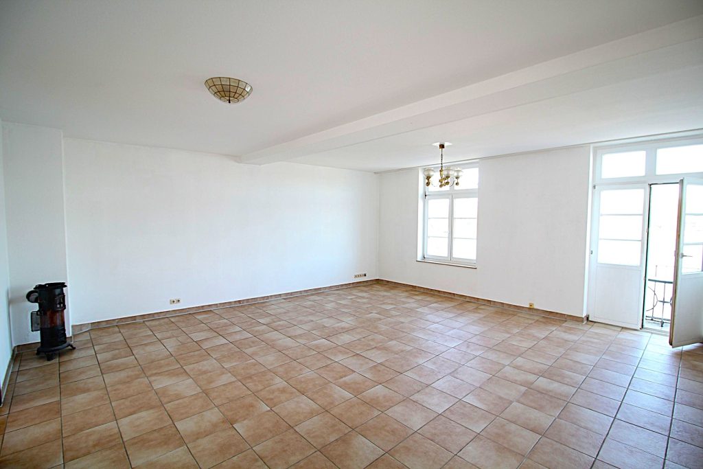 Immobilienangebot - Königswinter - Alle - Top Lage - Direkter Rheinblick: Zwei Zimmer mit Balkon, Stellplatz und Garage. Sofort beziehbar!
