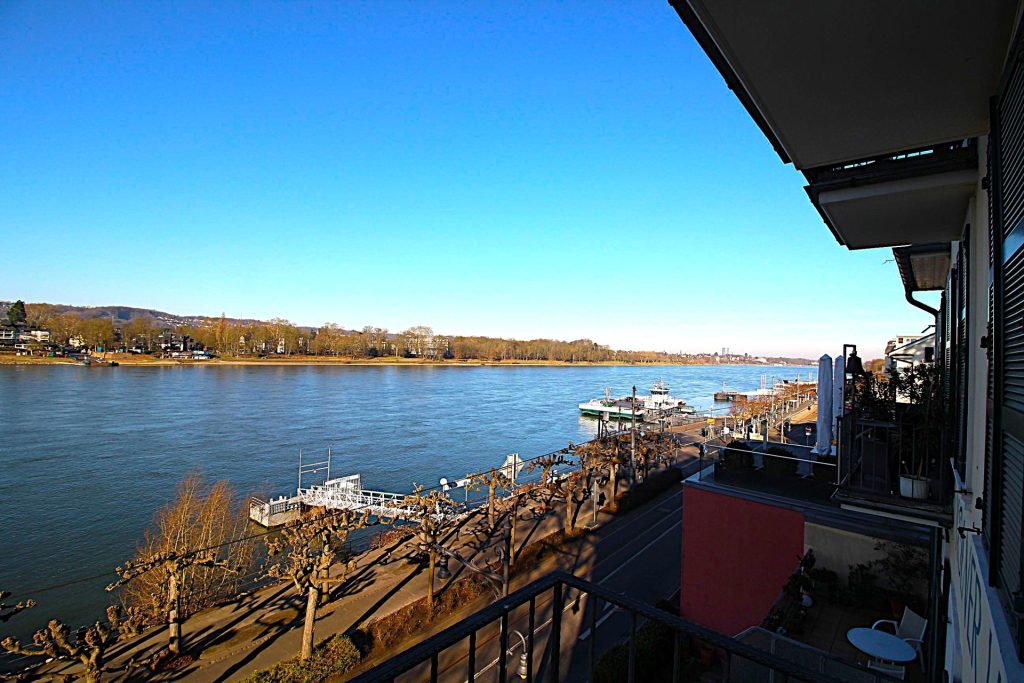 Immobilienangebot - Königswinter - Alle - Top Lage - Direkter Rheinblick: Zwei Zimmer mit Balkon, Stellplatz und Garage. Sofort beziehbar!