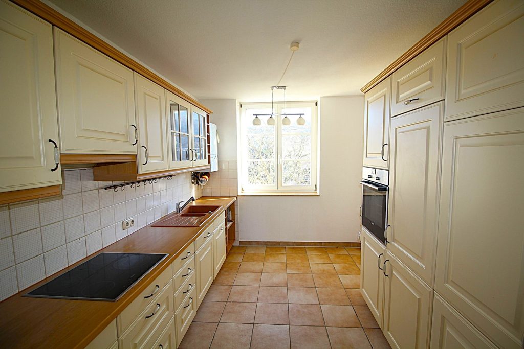 Immobilienangebot - Königswinter - Alle - Top Lage - Direkter Rheinblick: Zwei Zimmer mit Balkon, Stellplatz und Garage. Sofort beziehbar!