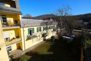 Immobilienangebot - Königswinter - Alle - Top Lage - Direkter Rheinblick: Zwei Zimmer mit Balkon, Stellplatz und Garage. Sofort beziehbar!