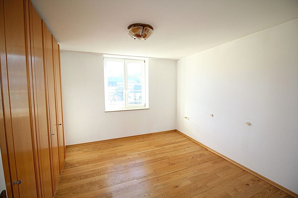 Immobilienangebot - Königswinter - Alle - Top Lage - Direkter Rheinblick: Zwei Zimmer mit Balkon, Stellplatz und Garage. Sofort beziehbar!