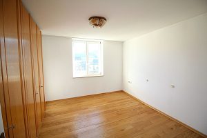Immobilienangebot - Königswinter - Alle - Top Lage - Direkter Rheinblick: Zwei Zimmer mit Balkon, Stellplatz und Garage. Sofort beziehbar!