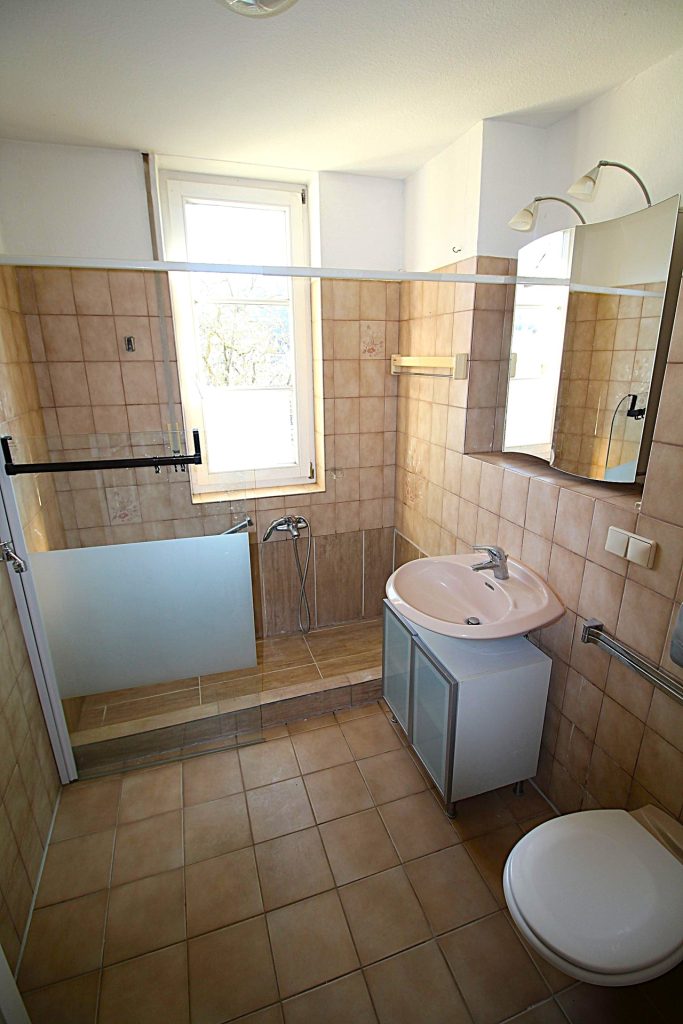 Immobilienangebot - Königswinter - Alle - Top Lage - Direkter Rheinblick: Zwei Zimmer mit Balkon, Stellplatz und Garage. Sofort beziehbar!