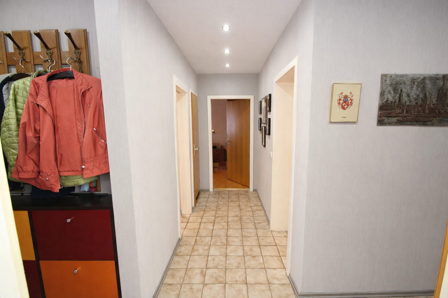 Immobilienangebot - Brühl - Alle - Reserviert: Mit 3D: Mehrfamilienhaus | 4 Einheiten (2 Wg. frei) + 4 Garagen | – Potenzial bis ca. 40.000 € p.a.