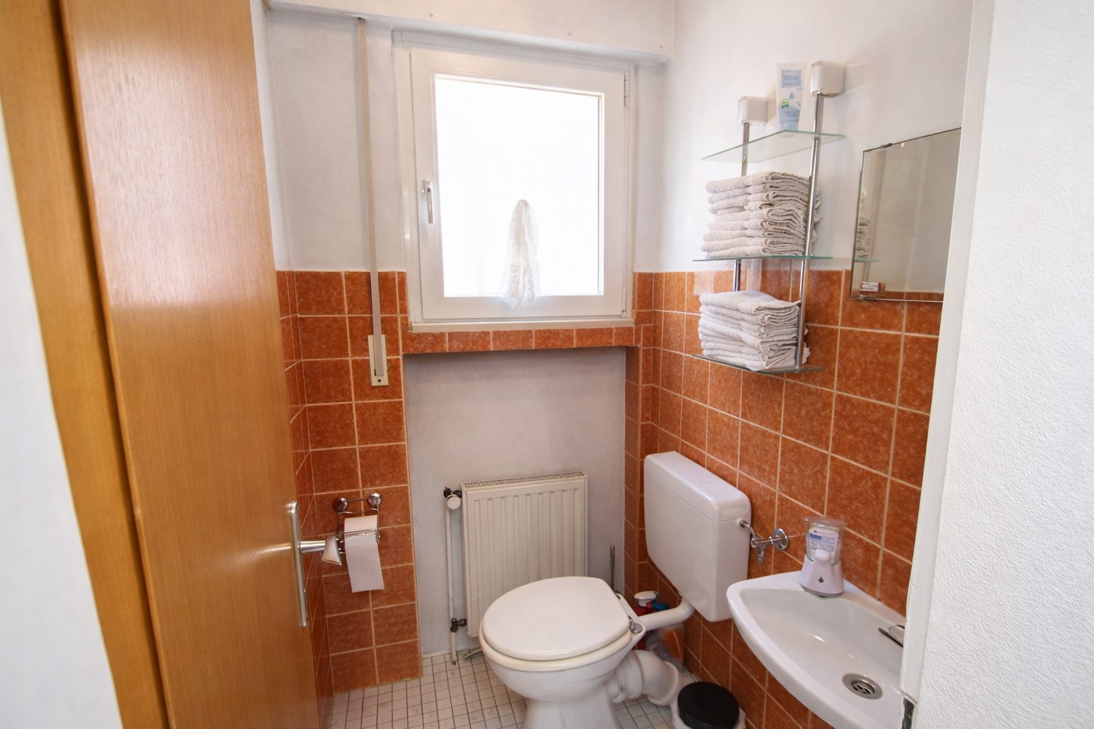Immobilienangebot - Brühl - Alle - Reserviert: Mit 3D: Mehrfamilienhaus | 4 Einheiten (2 Wg. frei) + 4 Garagen | – Potenzial bis ca. 40.000 € p.a.
