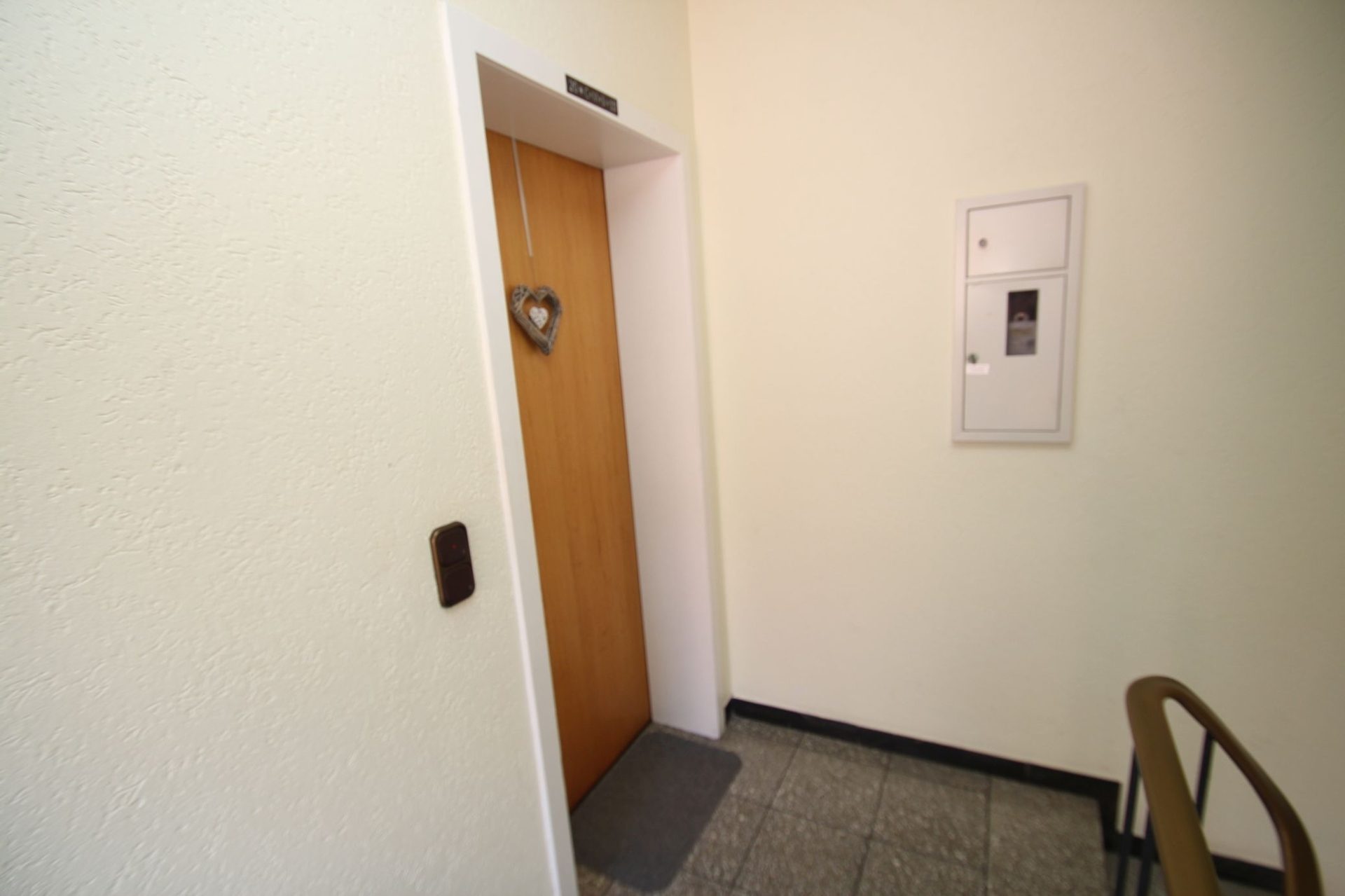 Immobilienangebot - Brühl - Alle - Reserviert: Mit 3D: Mehrfamilienhaus | 4 Einheiten (2 Wg. frei) + 4 Garagen | – Potenzial bis ca. 40.000 € p.a.