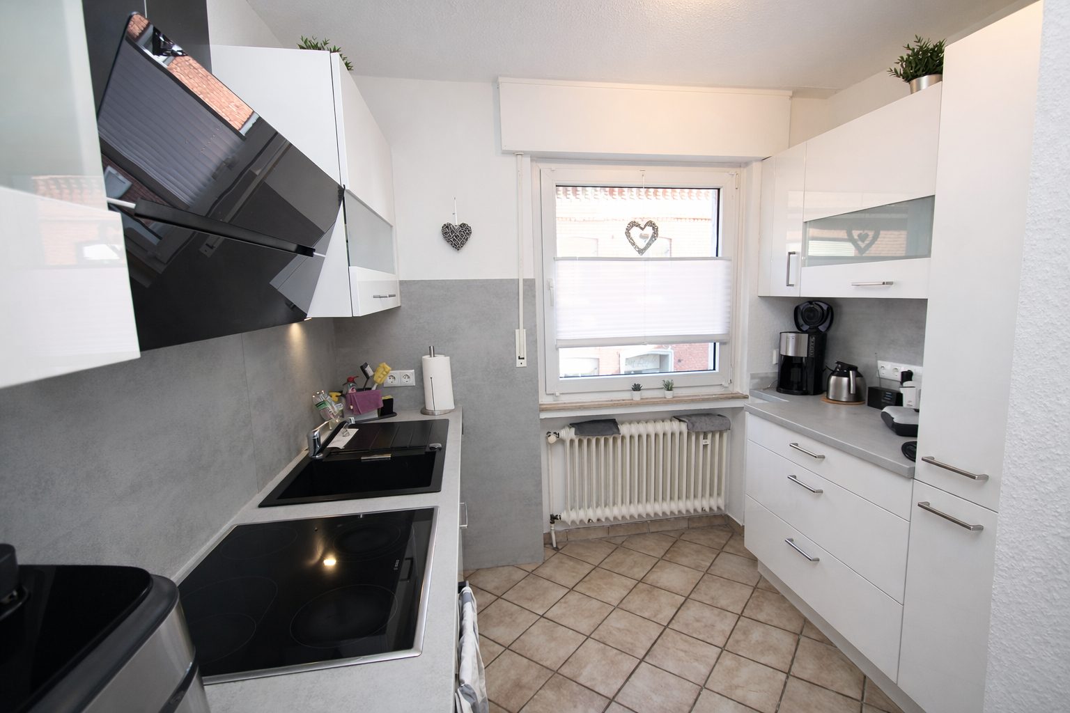 Immobilienangebot - Brühl - Alle - Reserviert: Mit 3D: Mehrfamilienhaus | 4 Einheiten (2 Wg. frei) + 4 Garagen | – Potenzial bis ca. 40.000 € p.a.